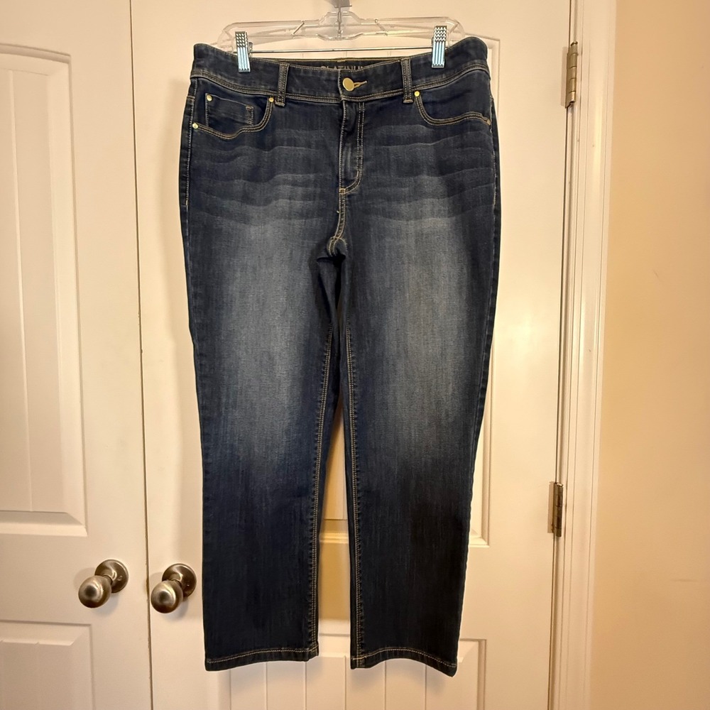 Chicos Platinum Ultimate Fit Jeans Womens 8 Dark Wash Straight Leg Cropped Capri - Picture 2 of 12